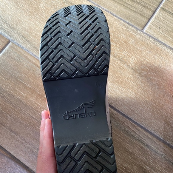 Dansko shoes size 9 - Picture 5 of 8